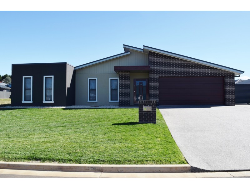 6 Lombardy Way, Orange NSW 2800