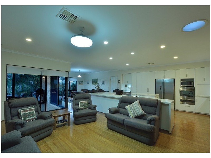 4 Kilkenny Gardens, Halls Head WA 6210