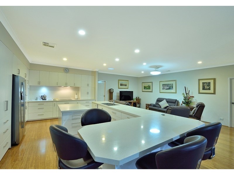 4 Kilkenny Gardens, Halls Head WA 6210