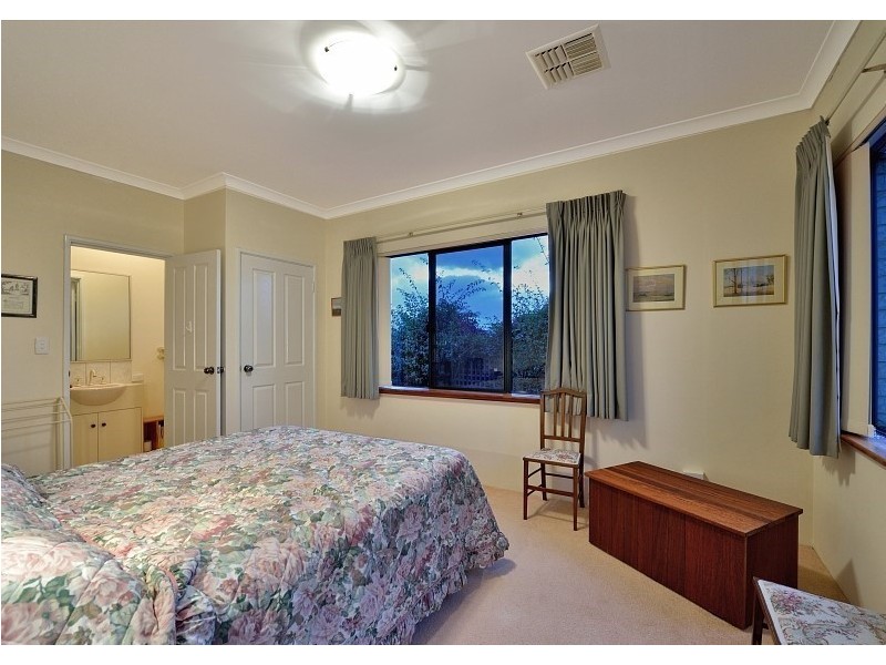 4 Kilkenny Gardens, Halls Head WA 6210