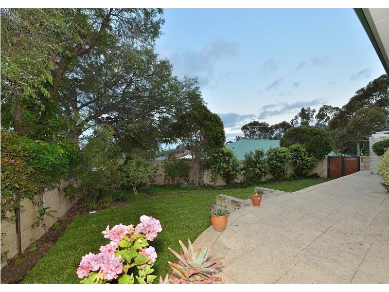 4 Kilkenny Gardens, Halls Head WA 6210