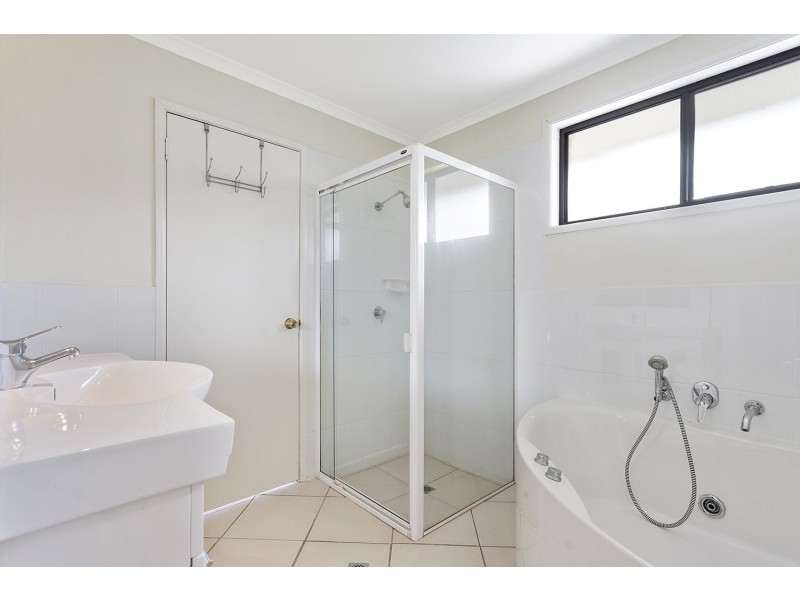 60 Lapoinya Crescent, Warana QLD 4575