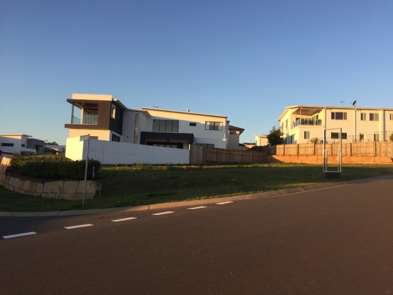 1 Skyline Crescent, Carindale QLD 4152