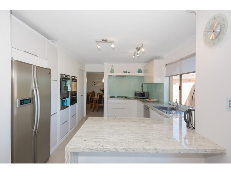 10 Rainbow View, Ocean Reef WA 6027
