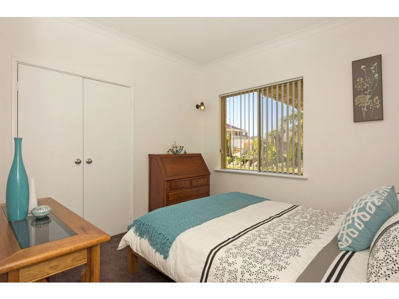 10 Rainbow View, Ocean Reef WA 6027