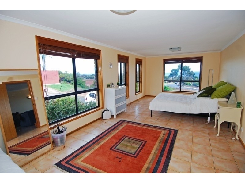 4 Cadna Street, Hallett Cove SA 5158