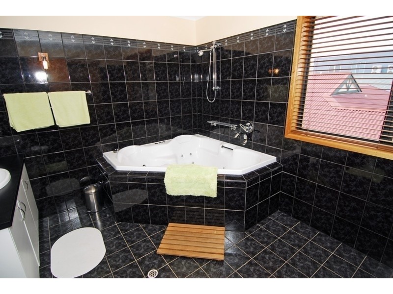 4 Cadna Street, Hallett Cove SA 5158