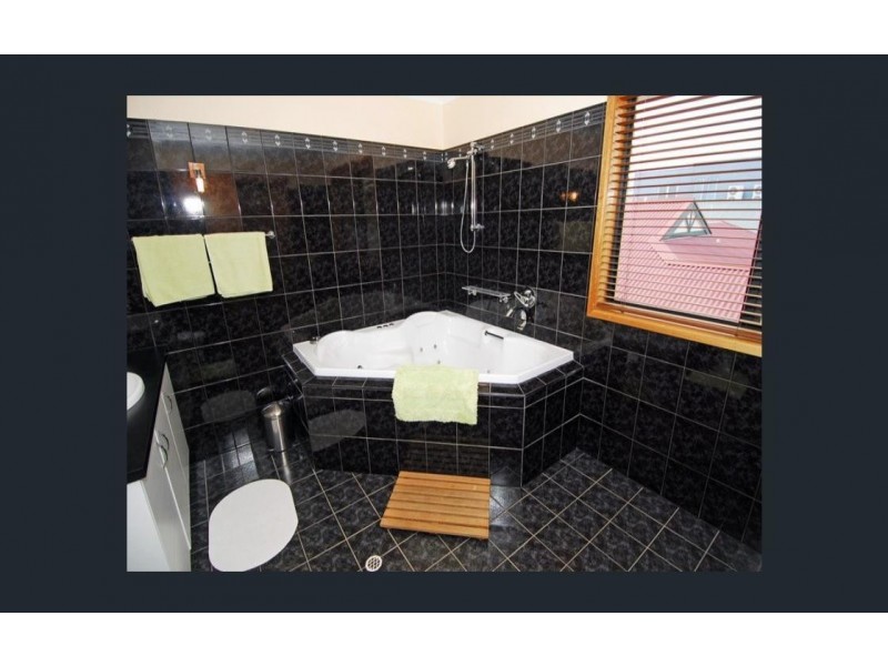 4 Cadna Street, Hallett Cove SA 5158