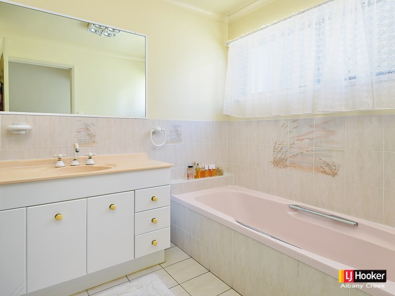 2 Troy Court, Eatons Hill QLD 4037