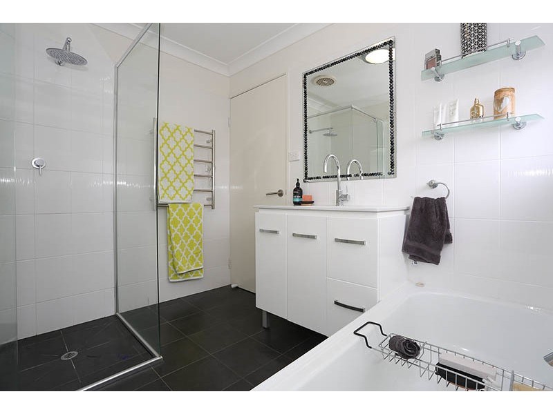 1/2 Leah Court, Wellington Point QLD 4160