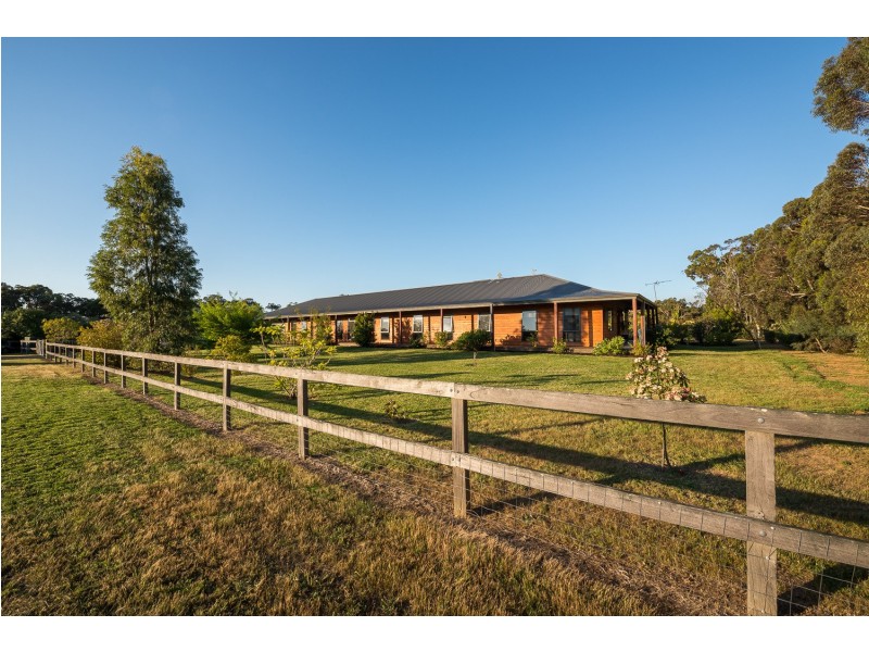 2 Kingia Close, Burekup WA 6227