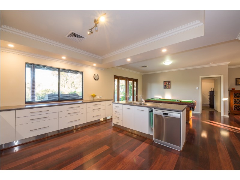 2 Kingia Close, Burekup WA 6227