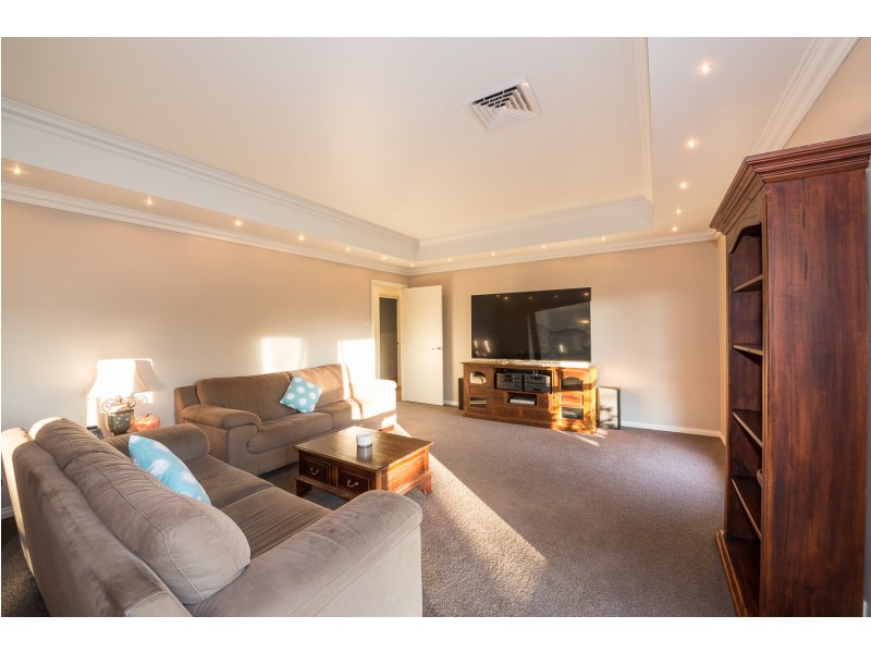 2 Kingia Close, Burekup WA 6227