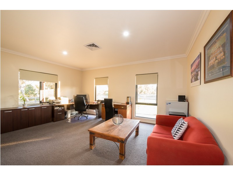2 Kingia Close, Burekup WA 6227