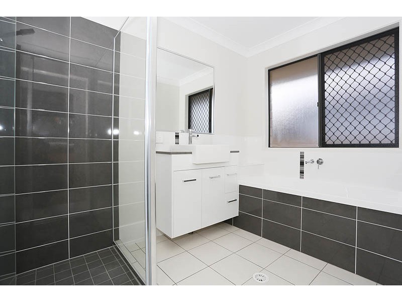 2/2 Leah Court, Wellington Point QLD 4160
