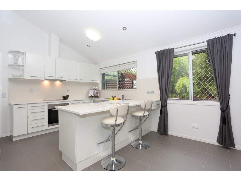 25 Hillcrest Avenue, Nambour QLD 4560