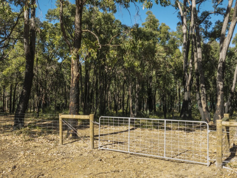 125 Princess Road, Mount Helena WA 6082