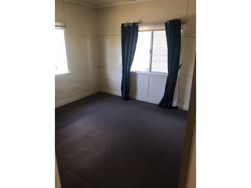 40 Dwyer Street, Silkstone QLD 4304