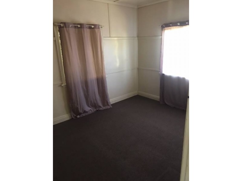 40 Dwyer Street, Silkstone QLD 4304