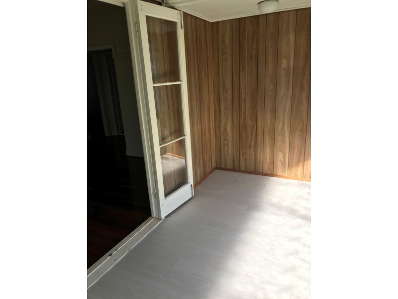 40 Dwyer Street, Silkstone QLD 4304