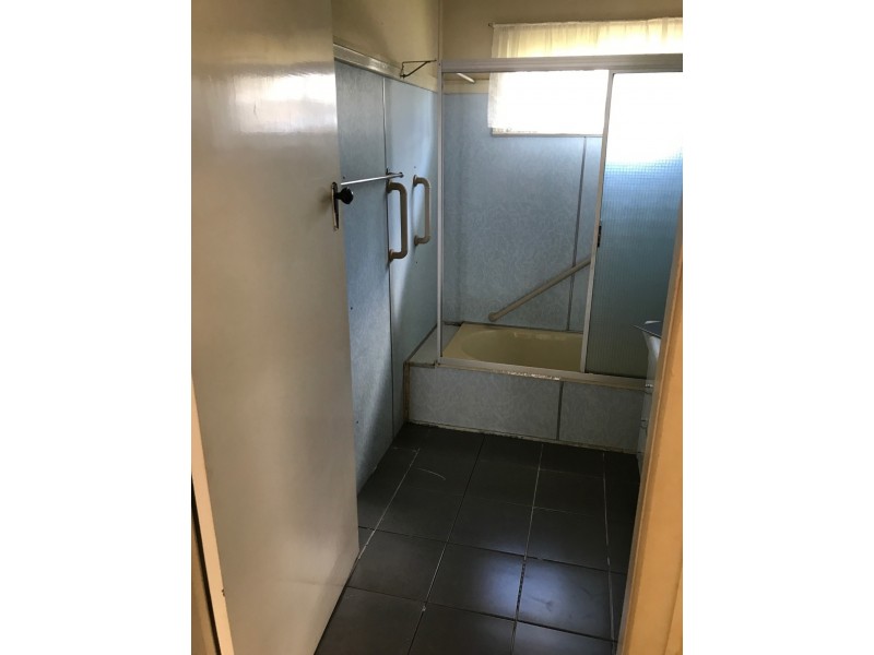 40 Dwyer Street, Silkstone QLD 4304