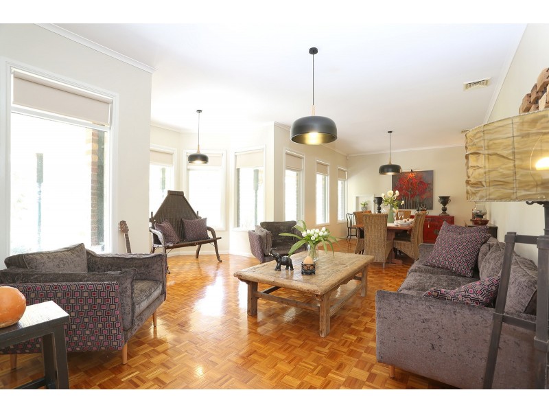 2 Swinton Way, Greenvale VIC 3059