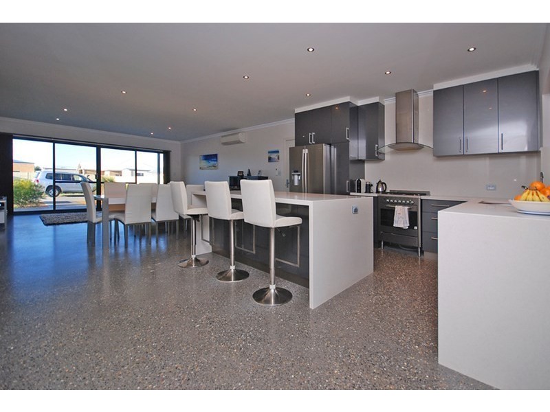 4 Skua Way, Jurien Bay WA 6516