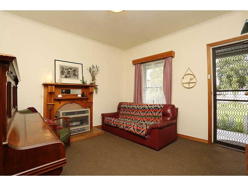 106 La Trobe Street, Redan VIC 3350