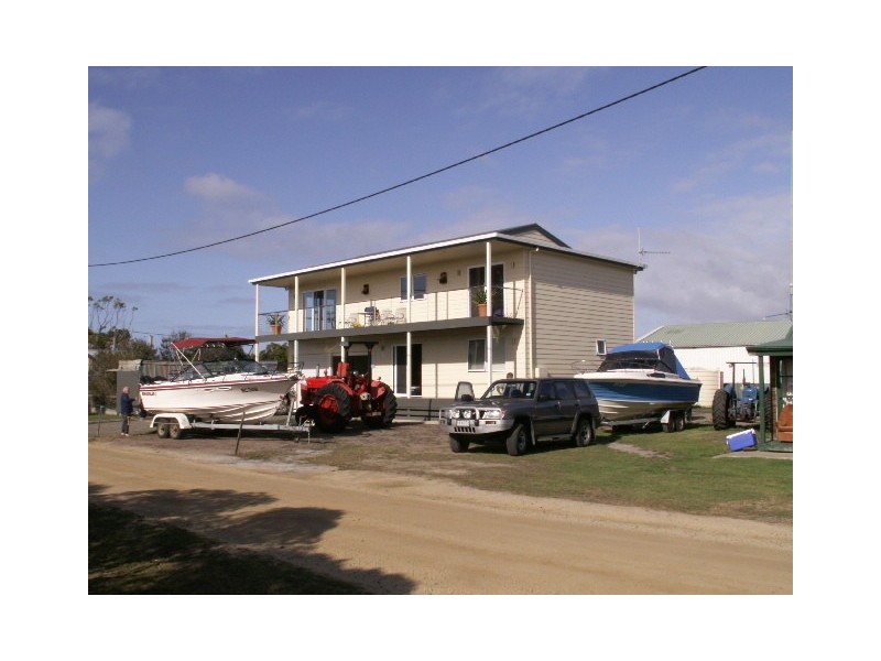 11 Wight Street, Manns Beach VIC 3971