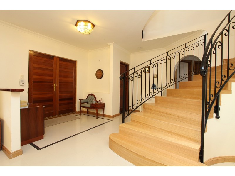 12 Avalon Rise, Carine WA 6020