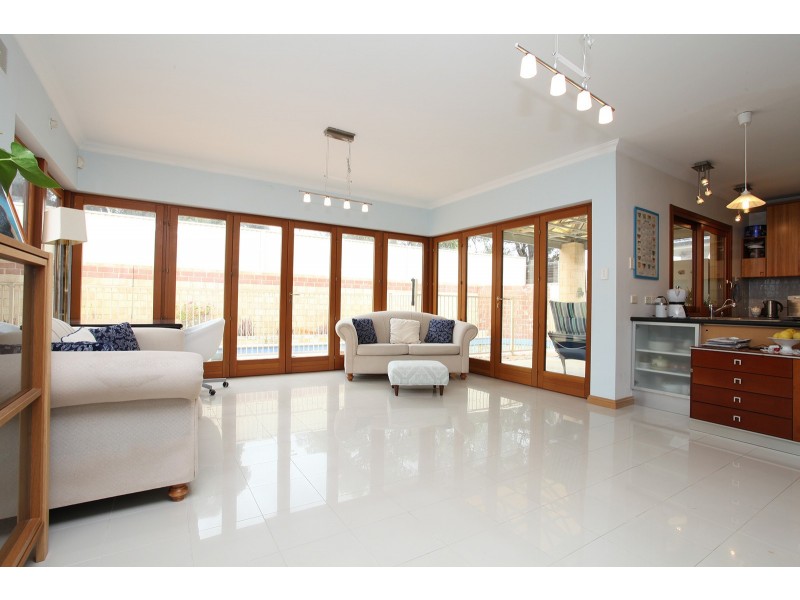 12 Avalon Rise, Carine WA 6020