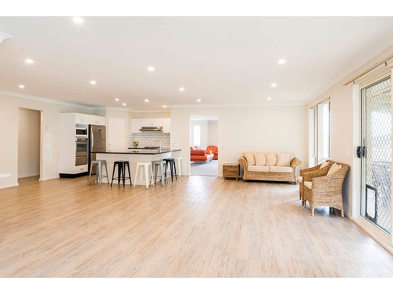 2 Lupin Close, Woongarrah NSW 2259