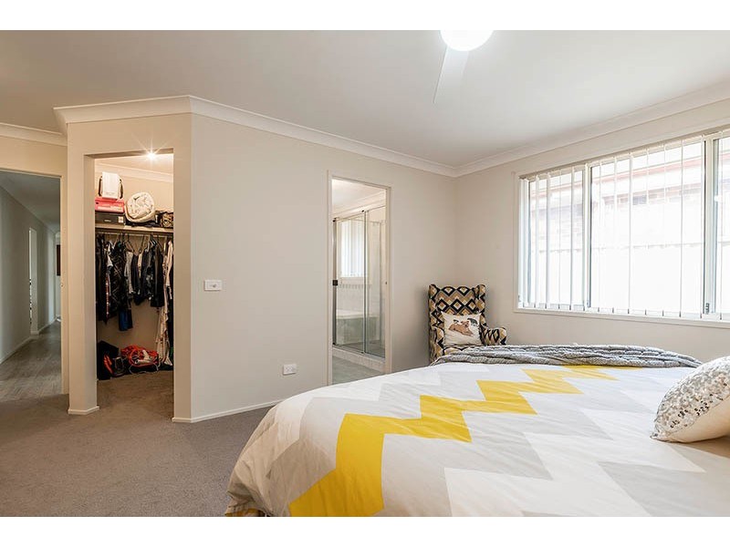 2 Lupin Close, Woongarrah NSW 2259