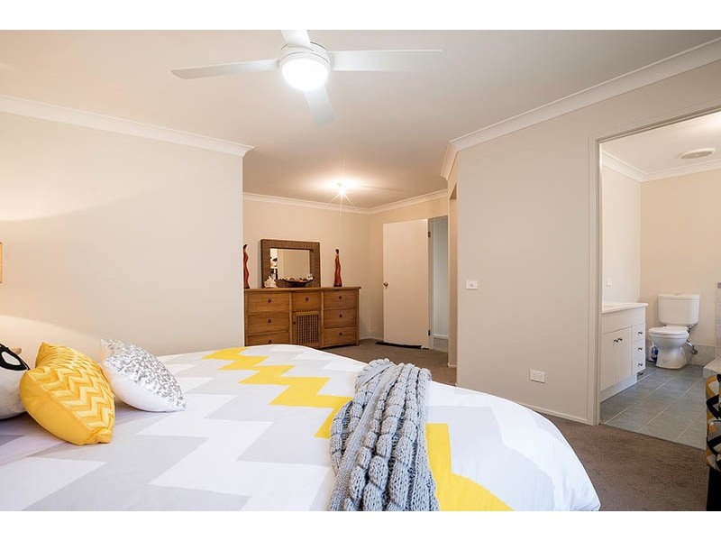 2 Lupin Close, Woongarrah NSW 2259