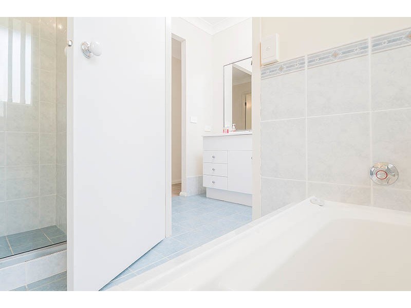 2 Lupin Close, Woongarrah NSW 2259