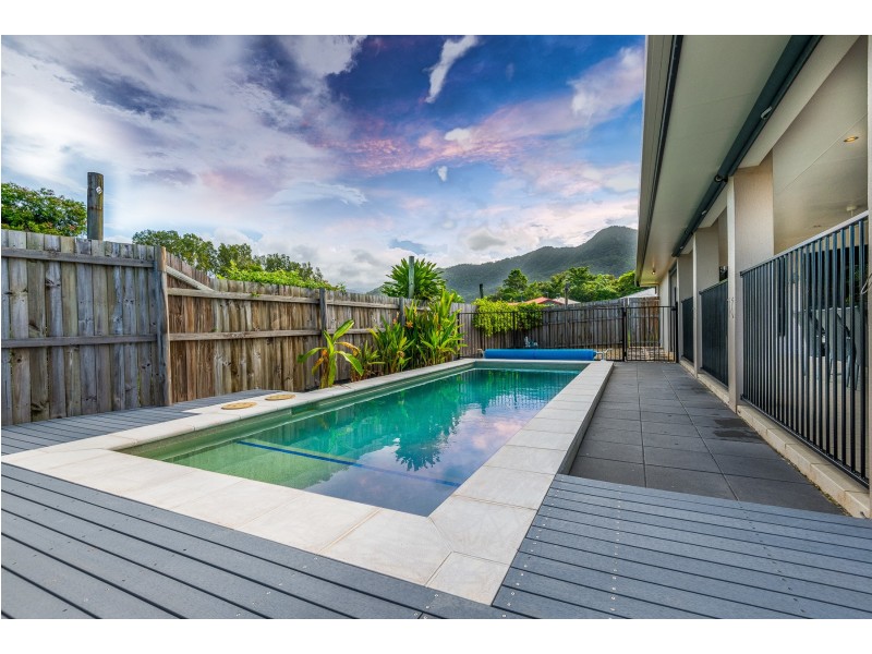 6 Picnic Street, White Rock QLD 4868