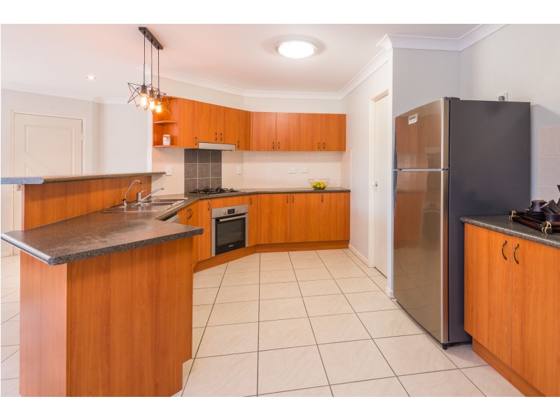 6 Picnic Street, White Rock QLD 4868