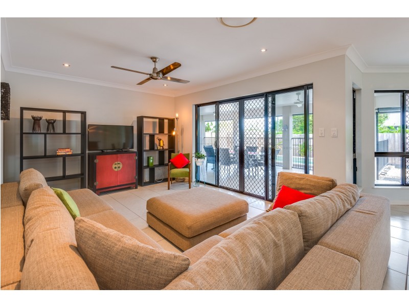 6 Picnic Street, White Rock QLD 4868