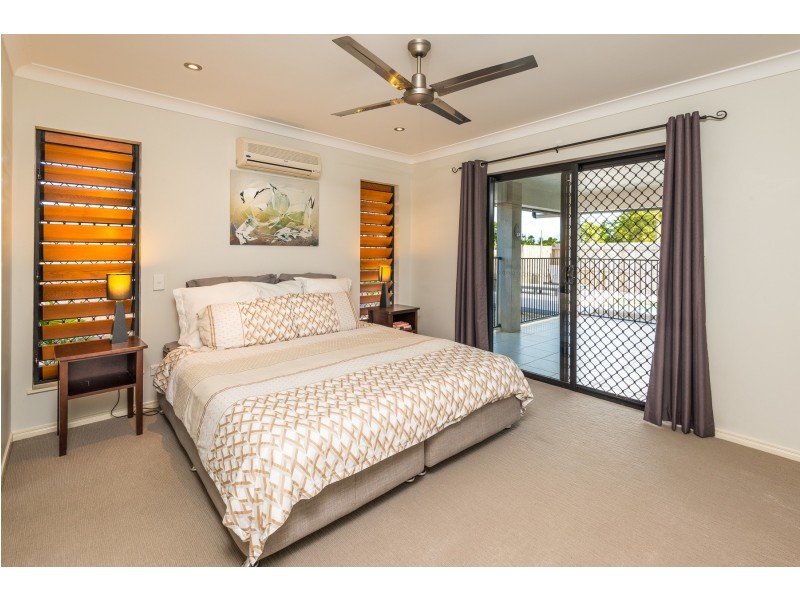 6 Picnic Street, White Rock QLD 4868