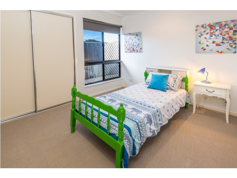 6 Picnic Street, White Rock QLD 4868