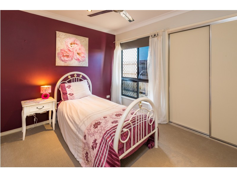 6 Picnic Street, White Rock QLD 4868