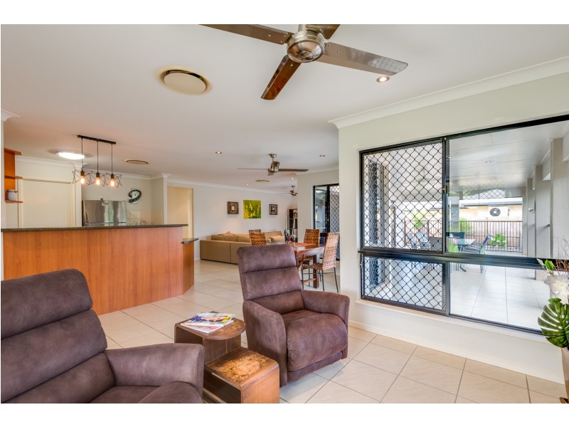 6 Picnic Street, White Rock QLD 4868