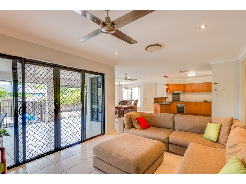 6 Picnic Street, White Rock QLD 4868
