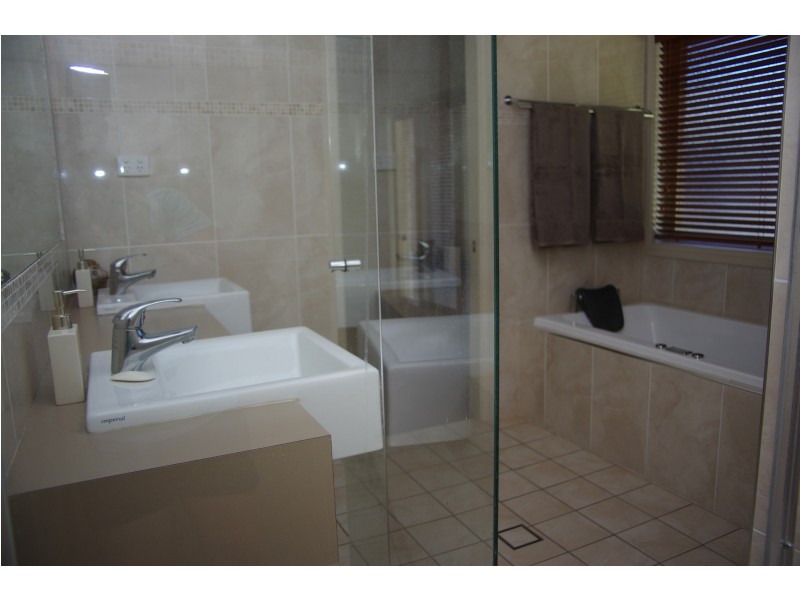 24 Crown Street, Dubbo NSW 2830