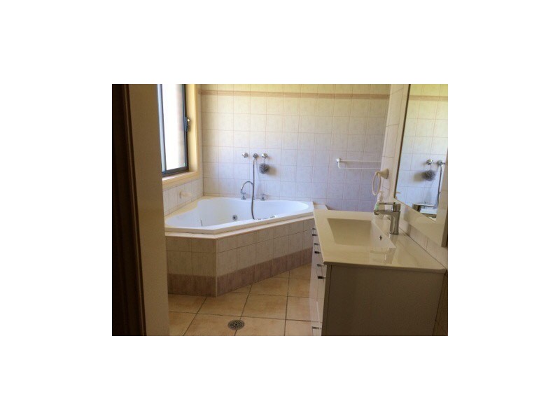 16 Coogee Street, Tuross Head NSW 2537