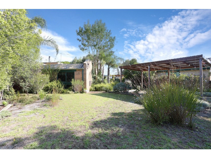 1 Rosebery Street, Lang Lang East VIC 3984