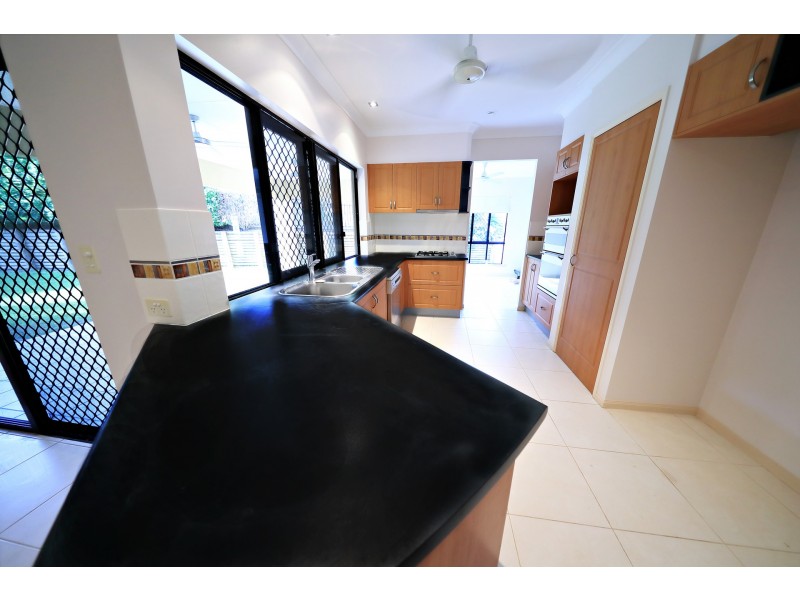 2 Saint Albans Close, Brinsmead QLD 4870