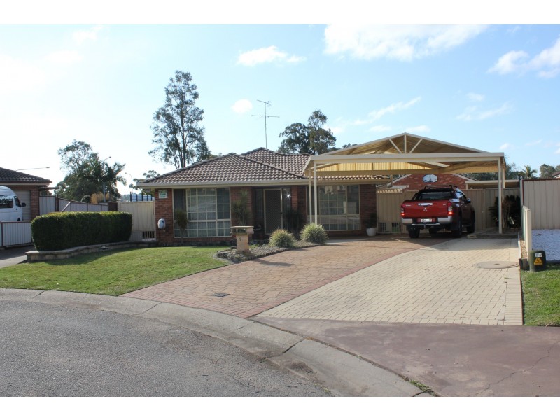 9 Moss Place, St Helens Park NSW 2560