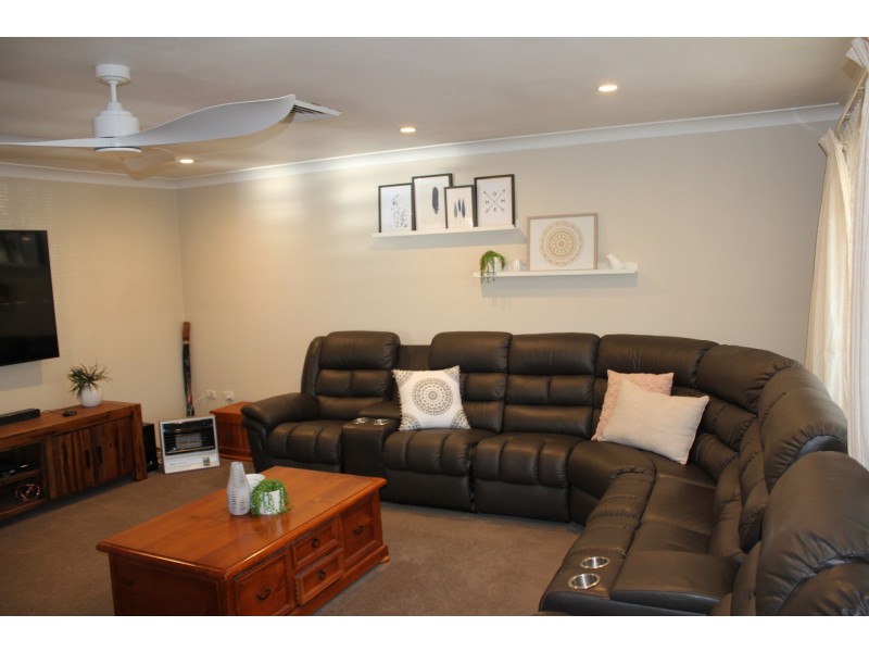 9 Moss Place, St Helens Park NSW 2560