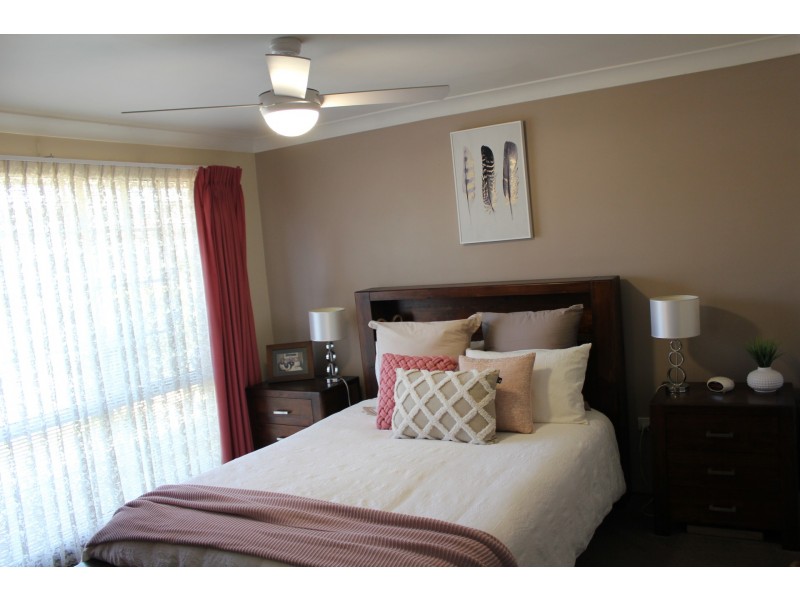 9 Moss Place, St Helens Park NSW 2560